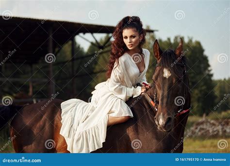 Vídeos pornôs com Magrinha Cavalgando .